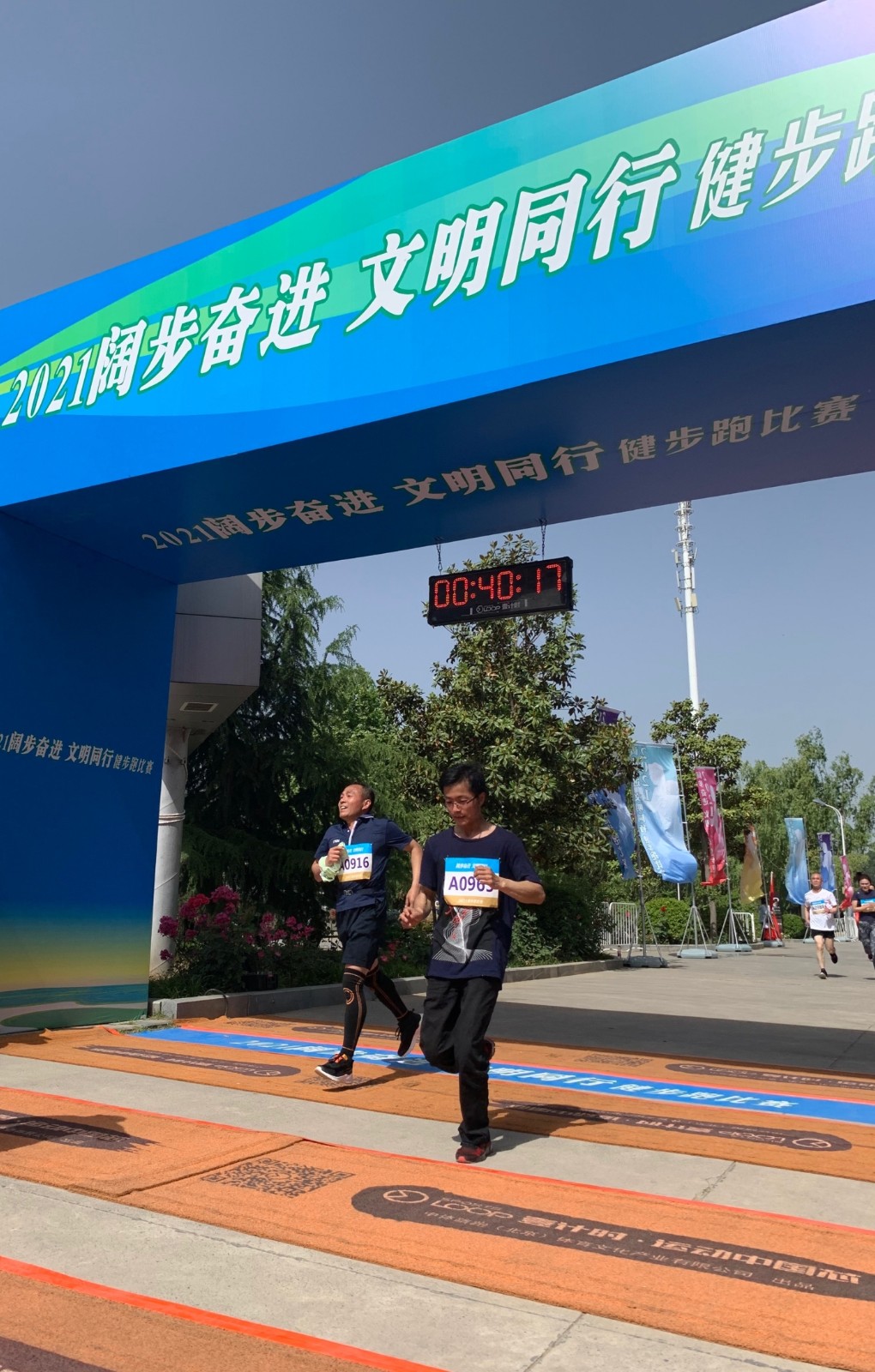 王洪涛跑步.jpg 王洪涛跑步.jpg