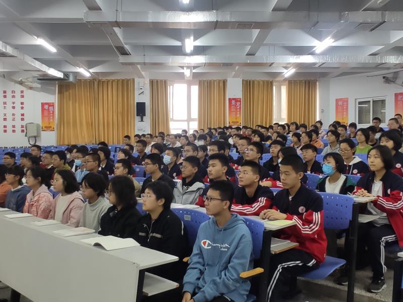 叶县一高发放助学金2.jpg 叶县一高发放助学金2.jpg